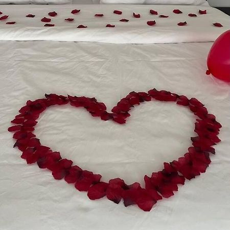 Suite « Body Love » - Jacuzzi Privatif Créteil Extérieur photo