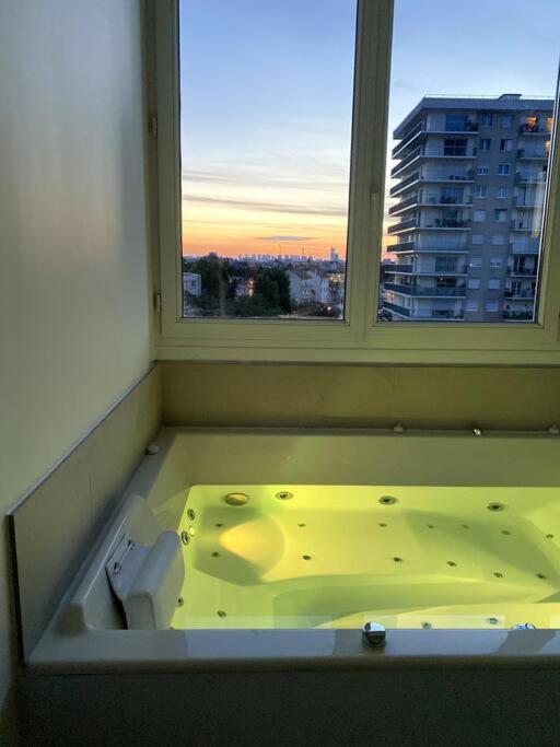 Suite « Body Love » - Jacuzzi Privatif Créteil Extérieur photo