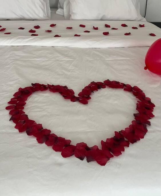 Suite « Body Love » - Jacuzzi Privatif Créteil Extérieur photo