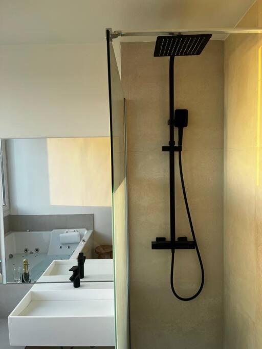 Suite « Body Love » - Jacuzzi Privatif Créteil Extérieur photo